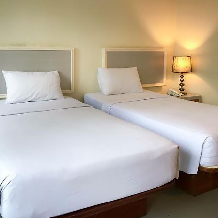 J Two S Pratunam Hotel Bangkok Exteriör bild