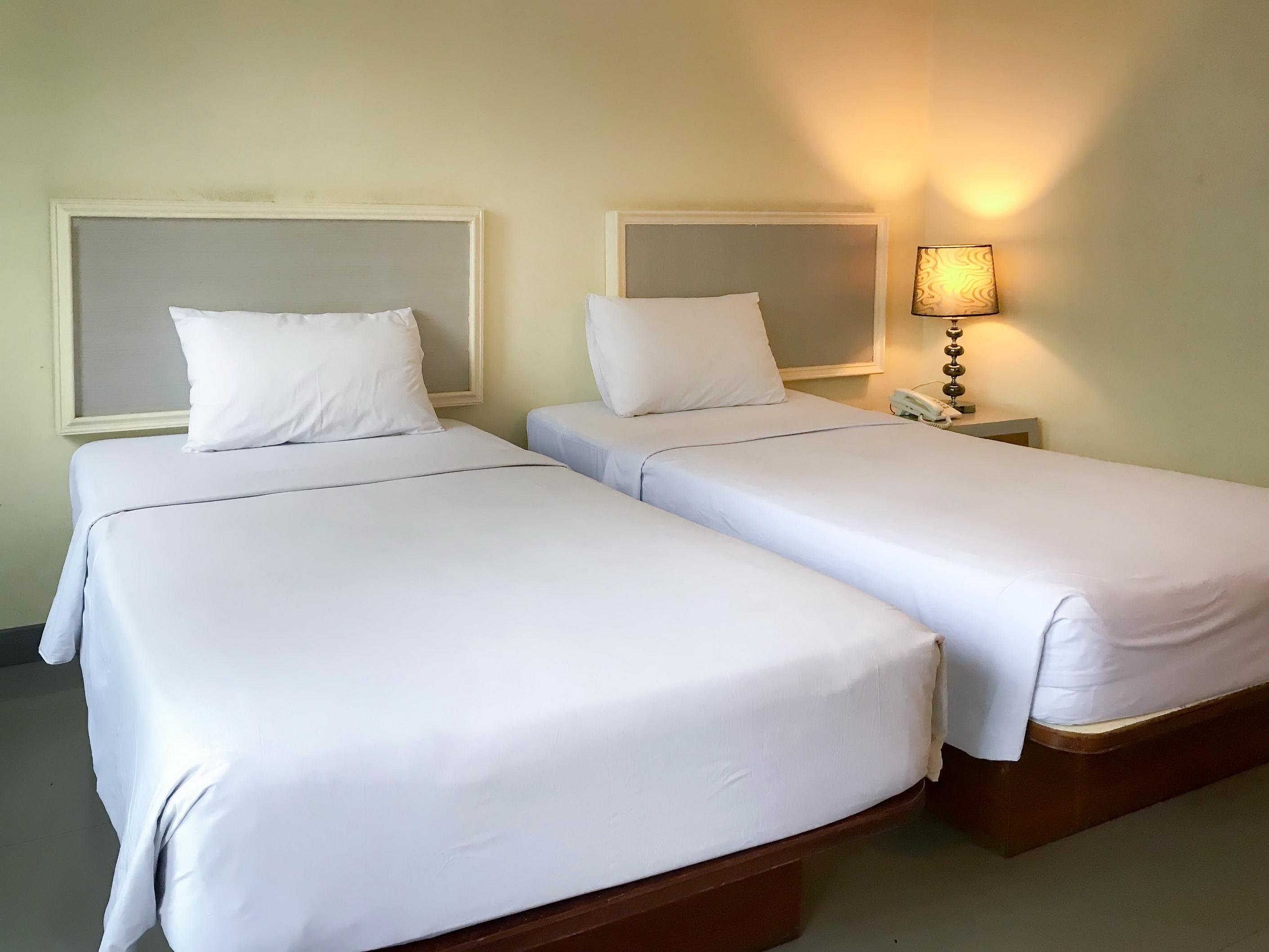 J Two S Pratunam Hotel Bangkok Exteriör bild