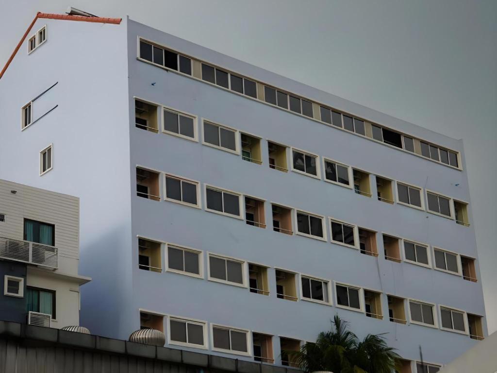 J Two S Pratunam Hotel Bangkok Exteriör bild