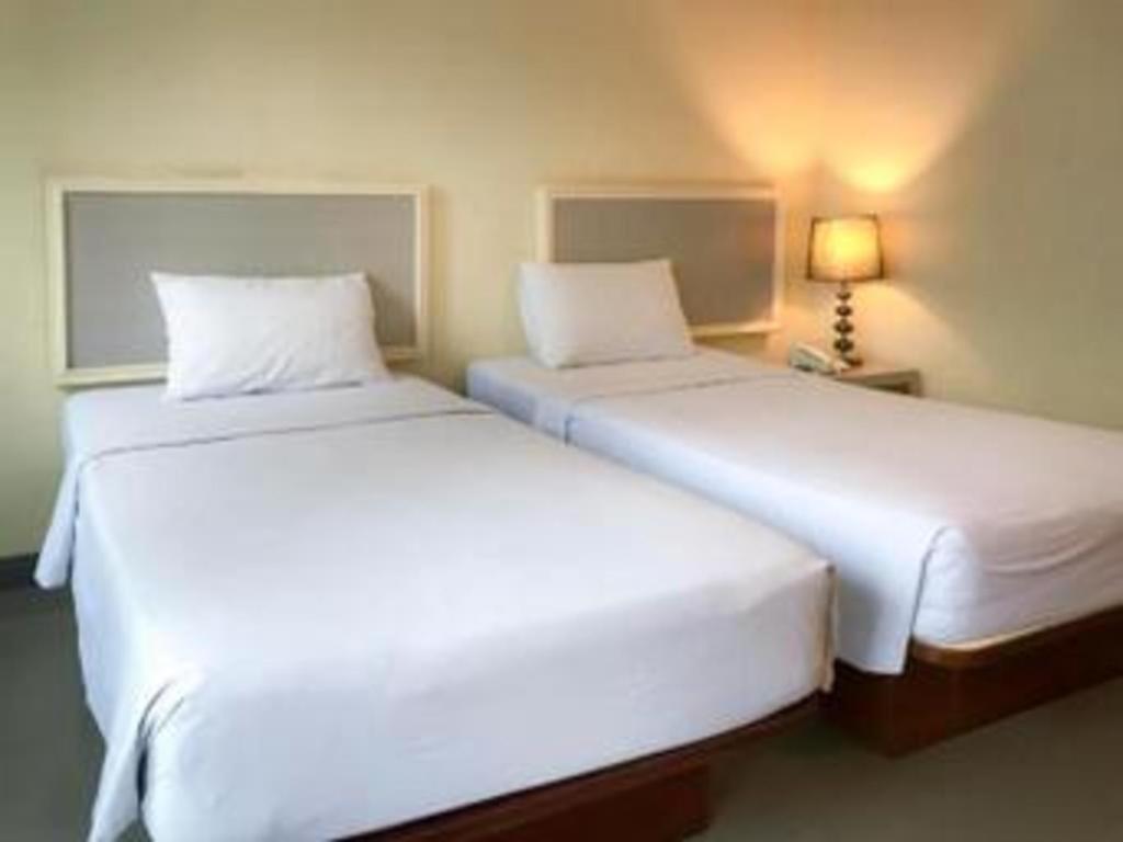 J Two S Pratunam Hotel Bangkok Exteriör bild