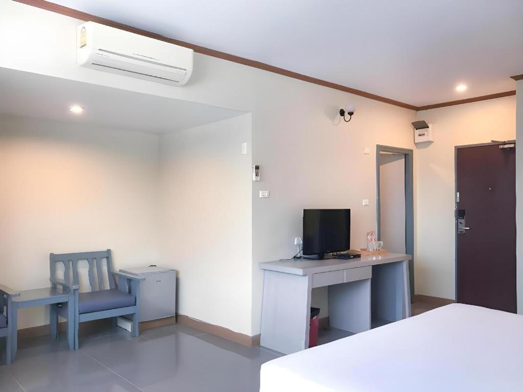 J Two S Pratunam Hotel Bangkok Exteriör bild