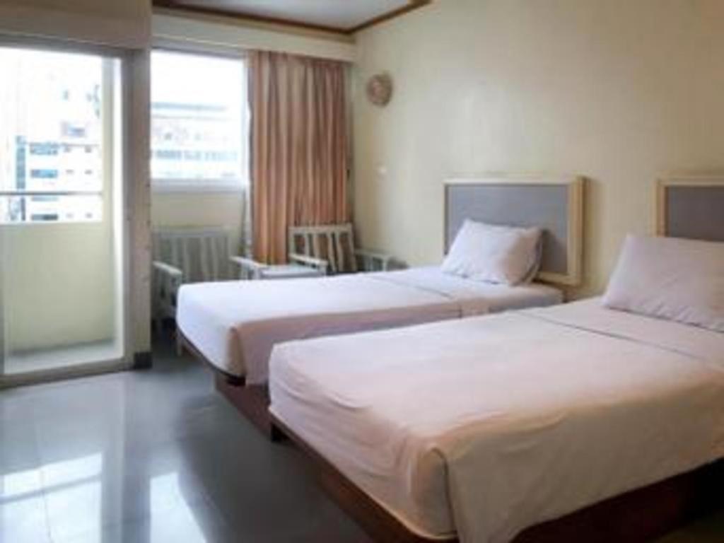 J Two S Pratunam Hotel Bangkok Exteriör bild
