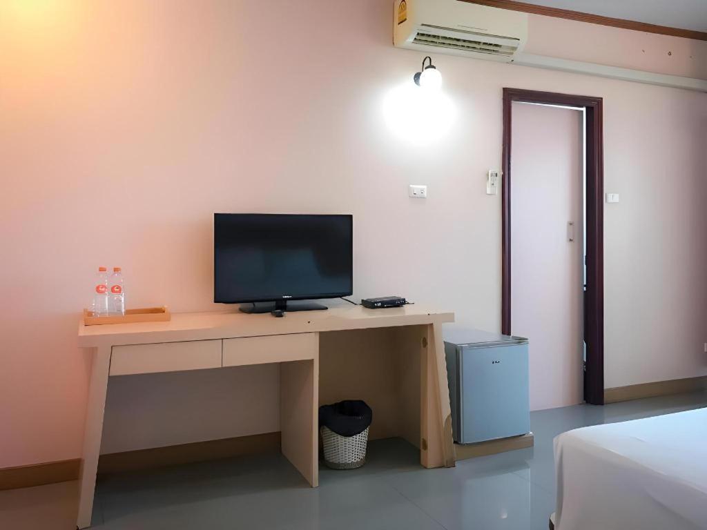 J Two S Pratunam Hotel Bangkok Exteriör bild