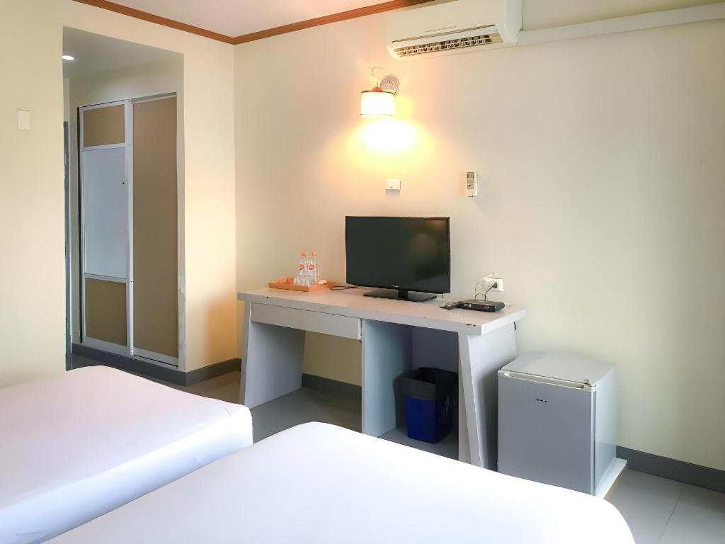 J Two S Pratunam Hotel Bangkok Exteriör bild