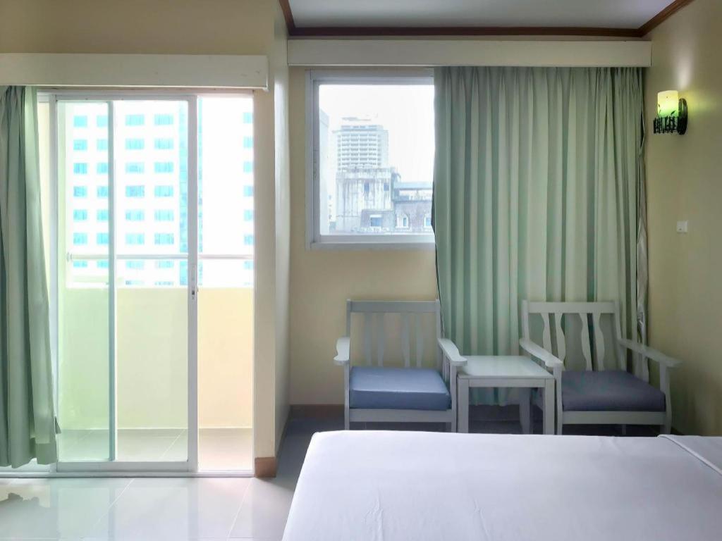 J Two S Pratunam Hotel Bangkok Exteriör bild