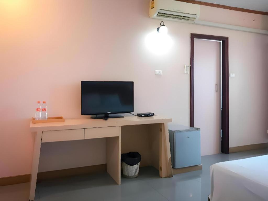 J Two S Pratunam Hotel Bangkok Exteriör bild