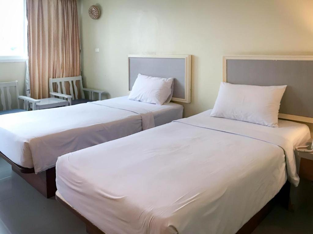 J Two S Pratunam Hotel Bangkok Exteriör bild