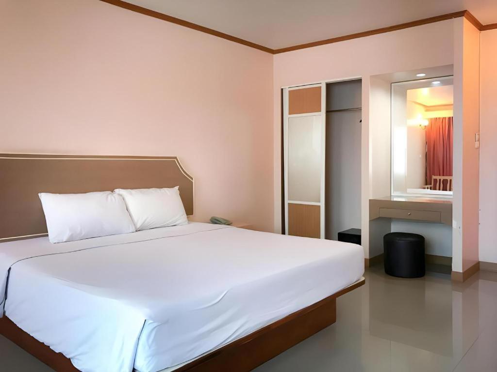 J Two S Pratunam Hotel Bangkok Exteriör bild