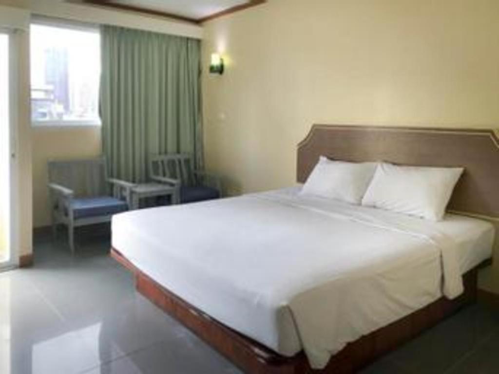 J Two S Pratunam Hotel Bangkok Exteriör bild
