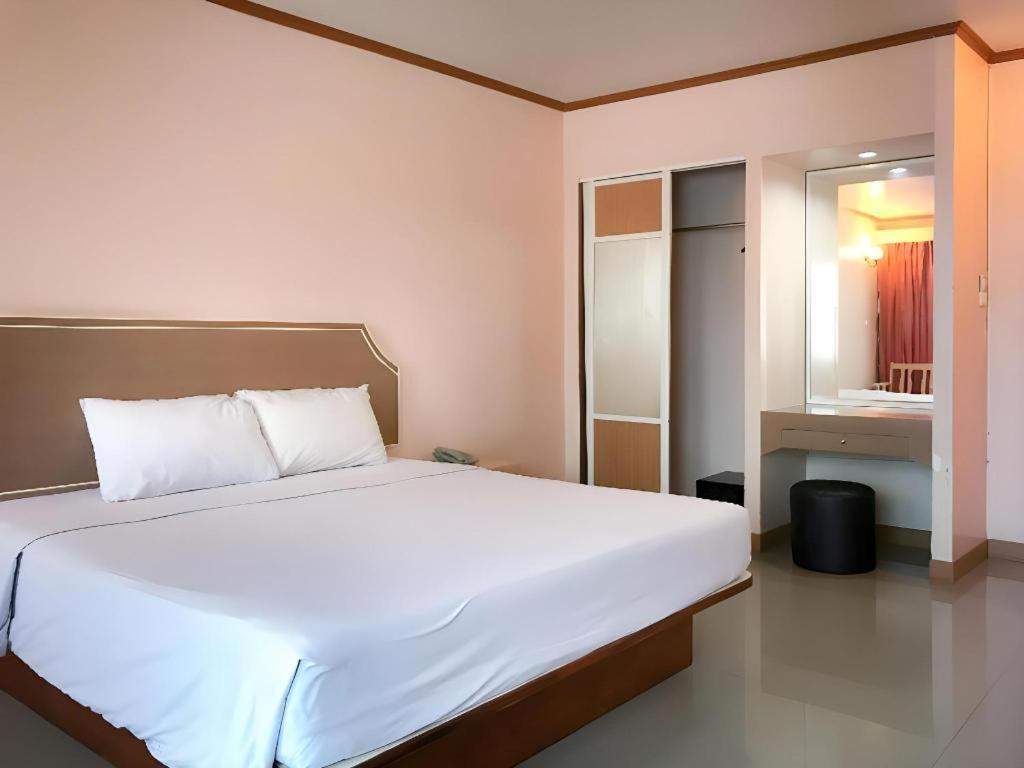 J Two S Pratunam Hotel Bangkok Exteriör bild