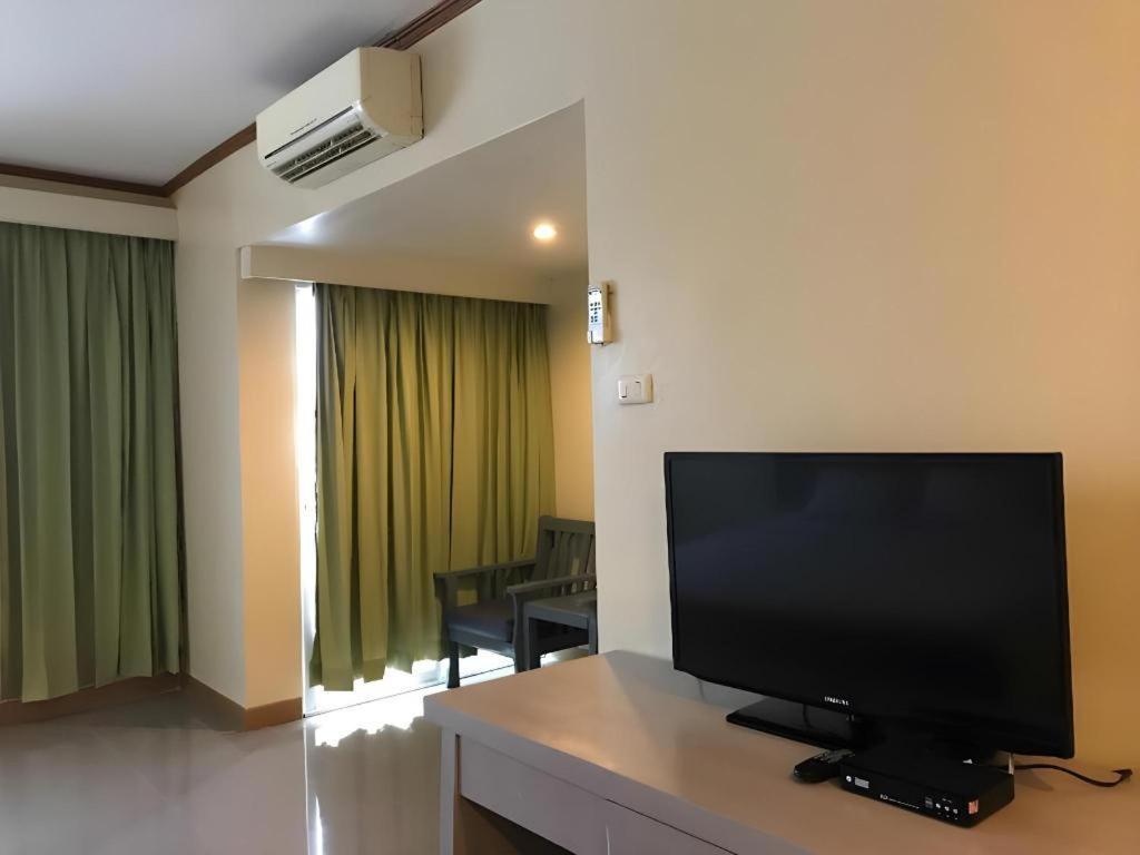 J Two S Pratunam Hotel Bangkok Exteriör bild