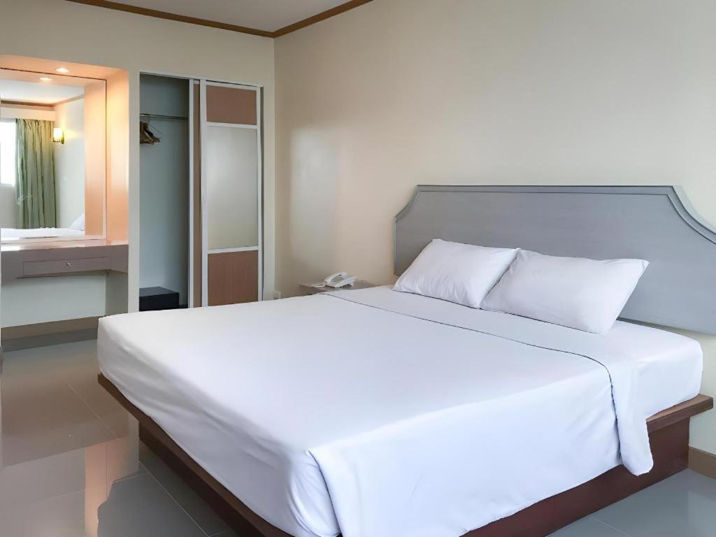 J Two S Pratunam Hotel Bangkok Exteriör bild