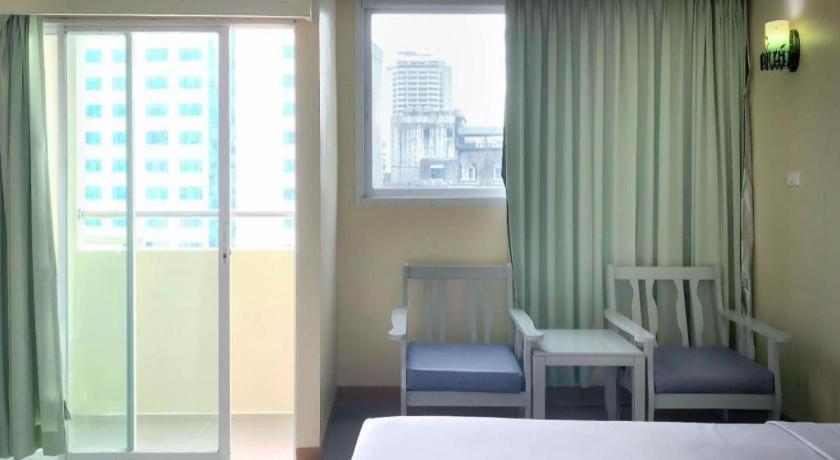J Two S Pratunam Hotel Bangkok Exteriör bild