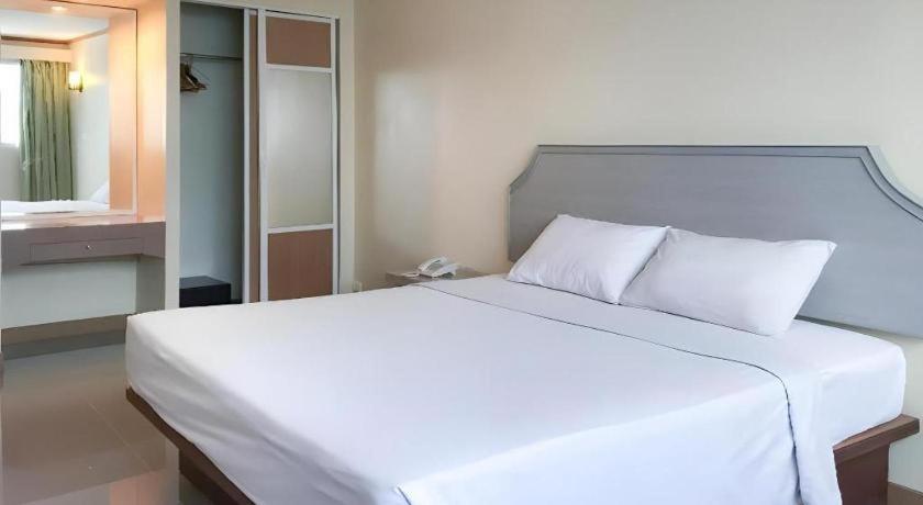 J Two S Pratunam Hotel Bangkok Exteriör bild
